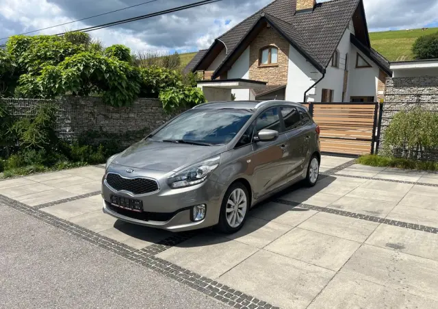 KIA Carens 1.7 CRDi 141 Dream Team Edition