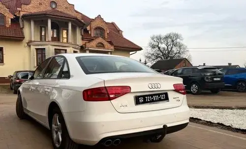 AUDI A4 