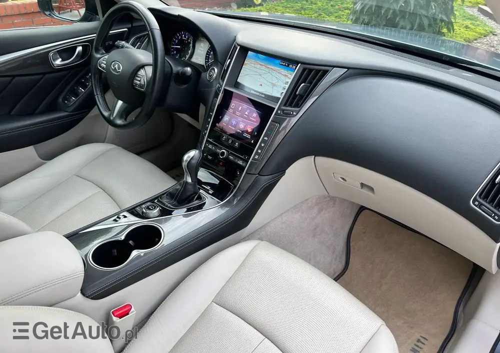 INFINITI Q50 Hybrid Premium