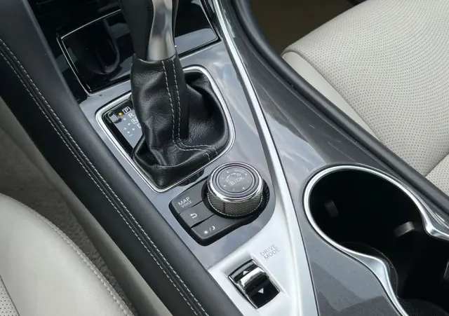 INFINITI Q50 Hybrid Premium