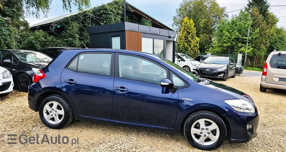 TOYOTA Auris 1.8 HSD Luna