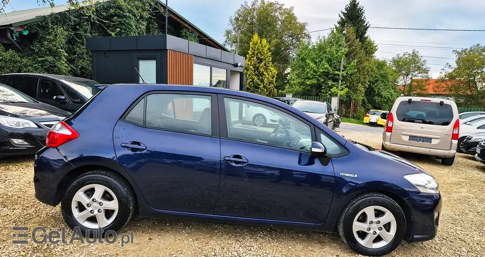 TOYOTA Auris 1.8 HSD Luna