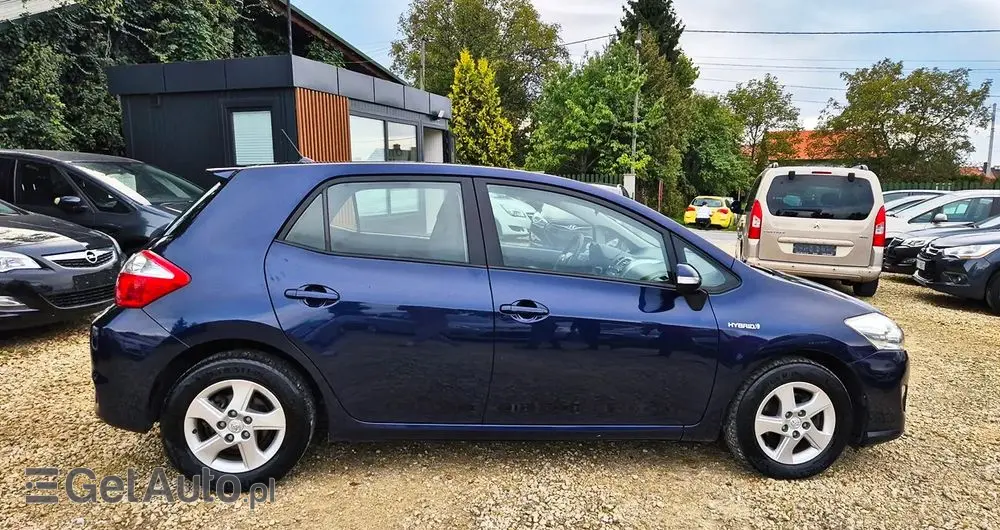 TOYOTA Auris 1.8 HSD Luna