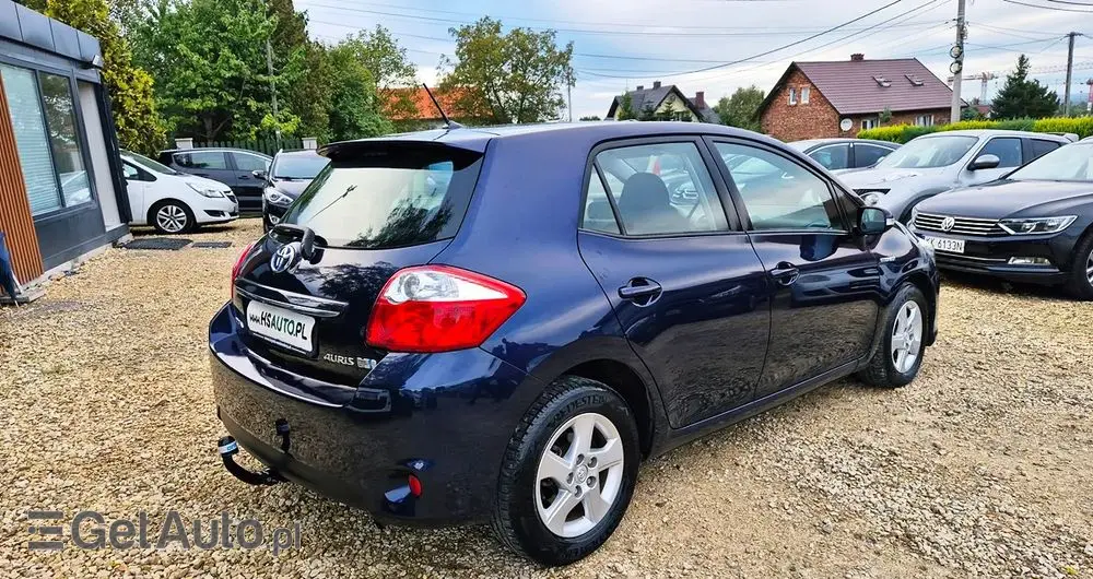 TOYOTA Auris 1.8 HSD Luna