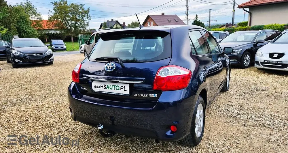 TOYOTA Auris 1.8 HSD Luna