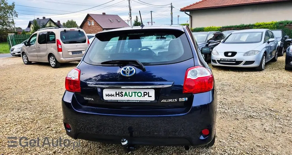 TOYOTA Auris 1.8 HSD Luna