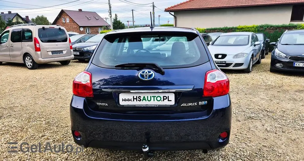 TOYOTA Auris 1.8 HSD Luna
