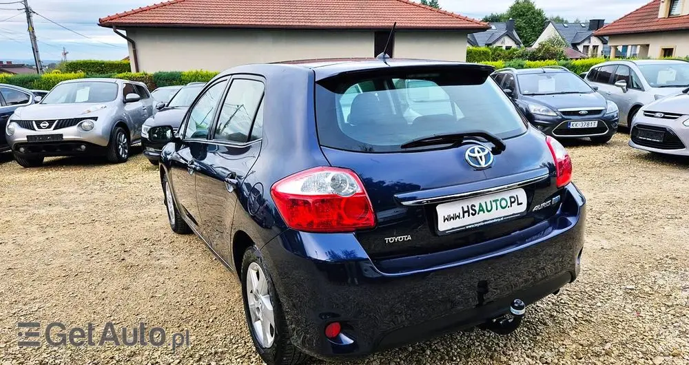 TOYOTA Auris 1.8 HSD Luna