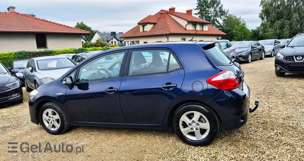 TOYOTA Auris 1.8 HSD Luna