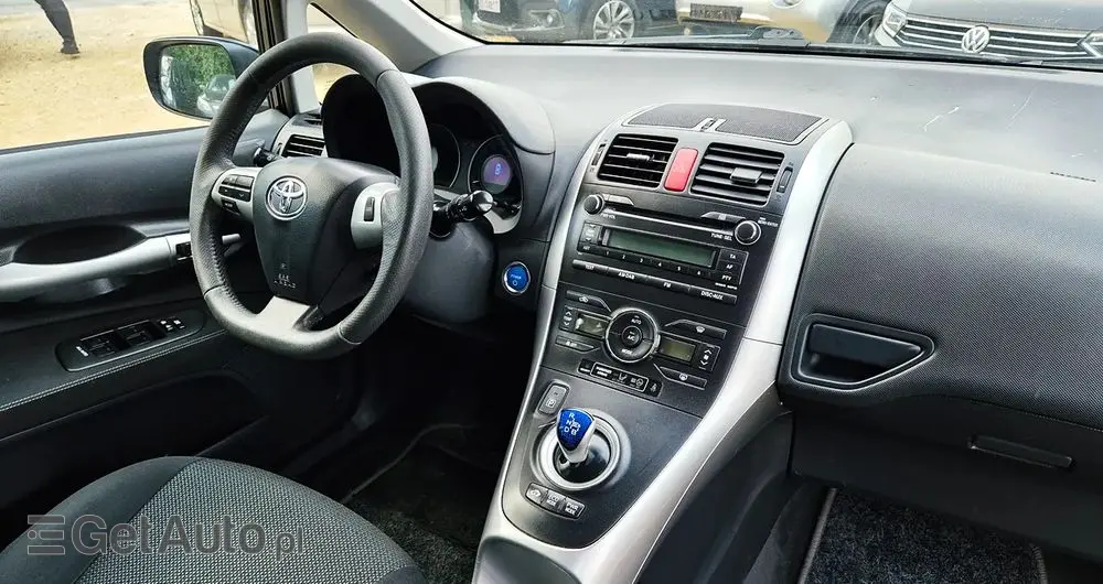 TOYOTA Auris 1.8 HSD Luna