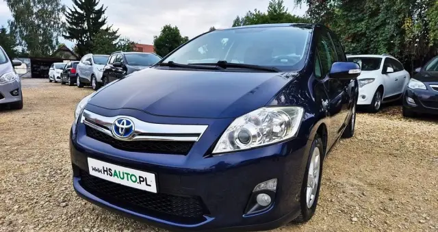 TOYOTA Auris 1.8 HSD Luna