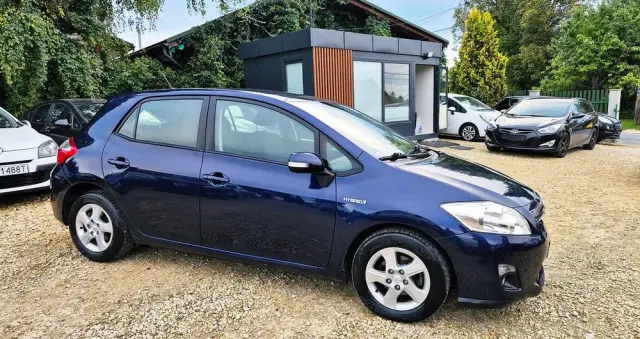 TOYOTA Auris 1.8 HSD Luna