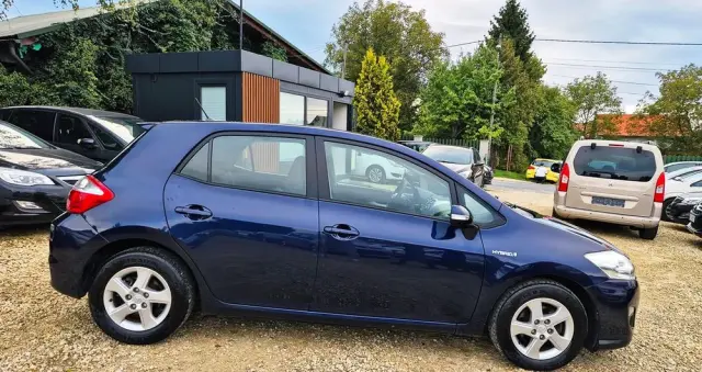 TOYOTA Auris 1.8 HSD Luna