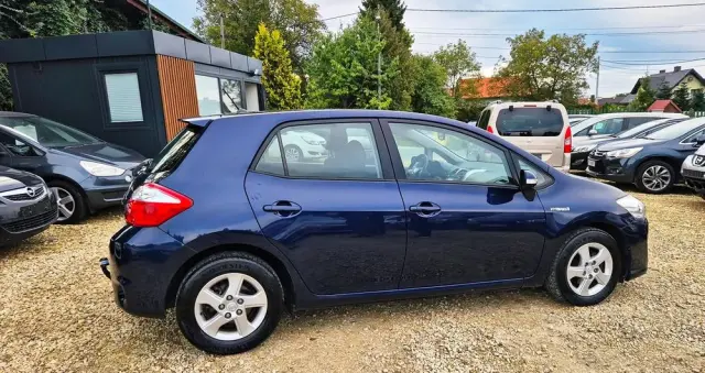 TOYOTA Auris 1.8 HSD Luna