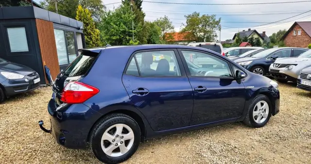 TOYOTA Auris 1.8 HSD Luna