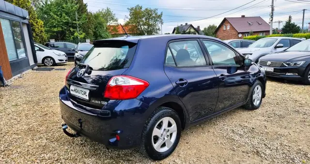 TOYOTA Auris 1.8 HSD Luna
