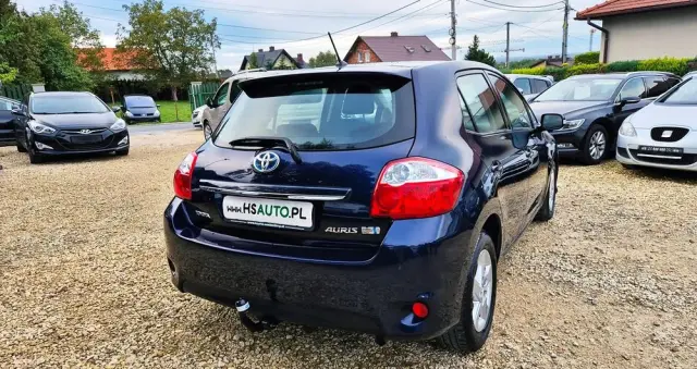 TOYOTA Auris 1.8 HSD Luna