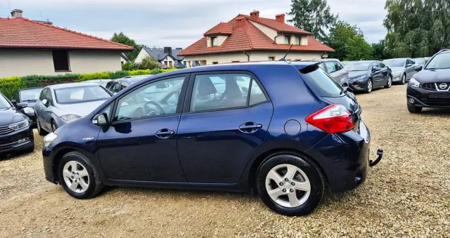 TOYOTA Auris 1.8 HSD Luna