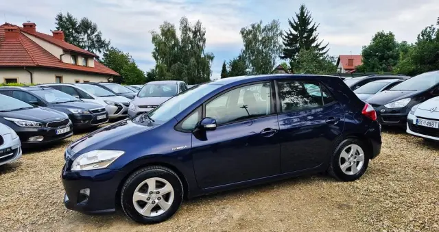 TOYOTA Auris 1.8 HSD Luna