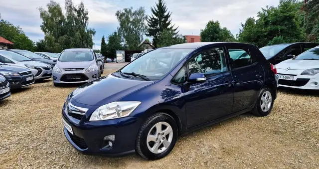 TOYOTA Auris 1.8 HSD Luna