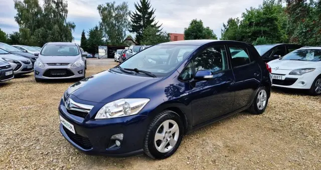 TOYOTA Auris 1.8 HSD Luna