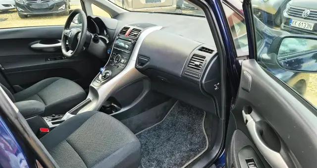 TOYOTA Auris 1.8 HSD Luna