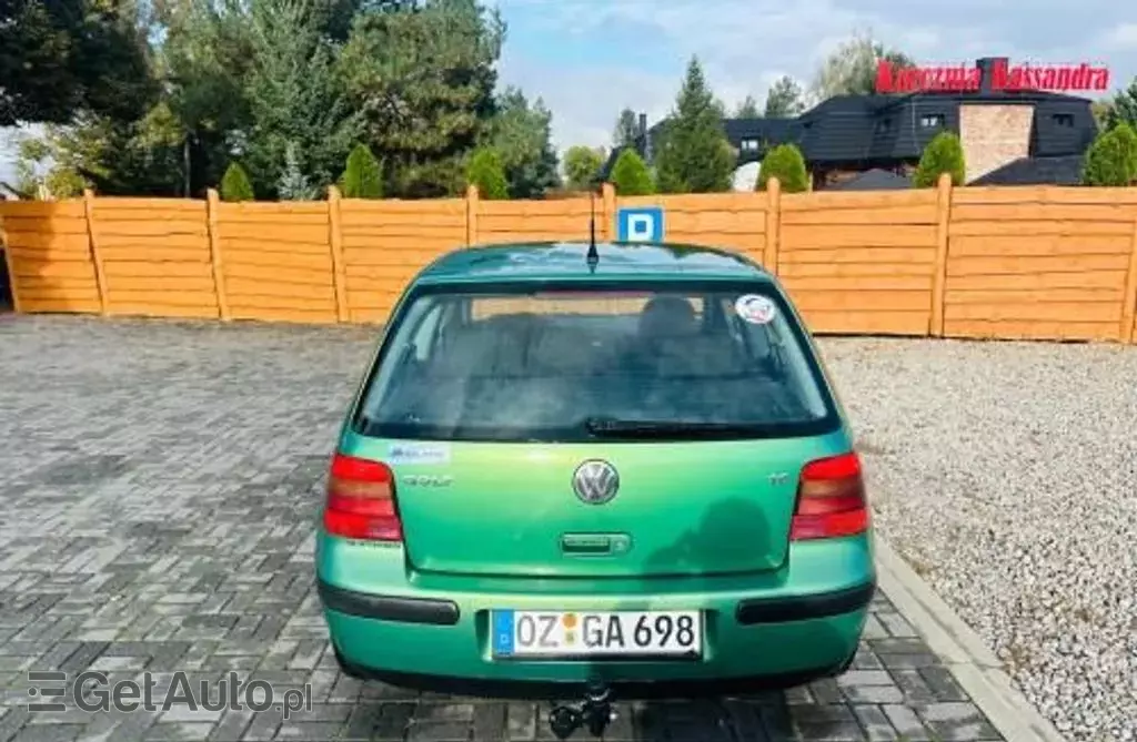 VOLKSWAGEN Golf 
