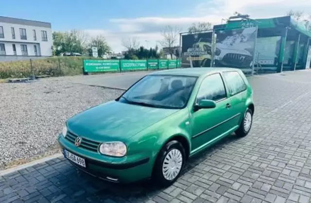 VOLKSWAGEN Golf 