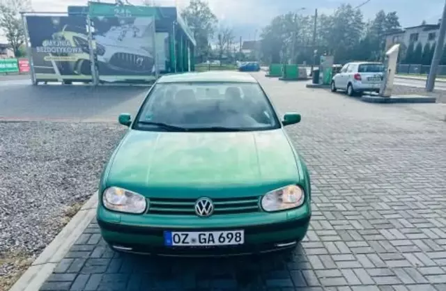 VOLKSWAGEN Golf 