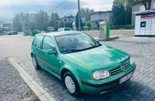 VOLKSWAGEN Golf 