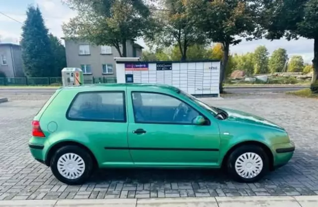 VOLKSWAGEN Golf 