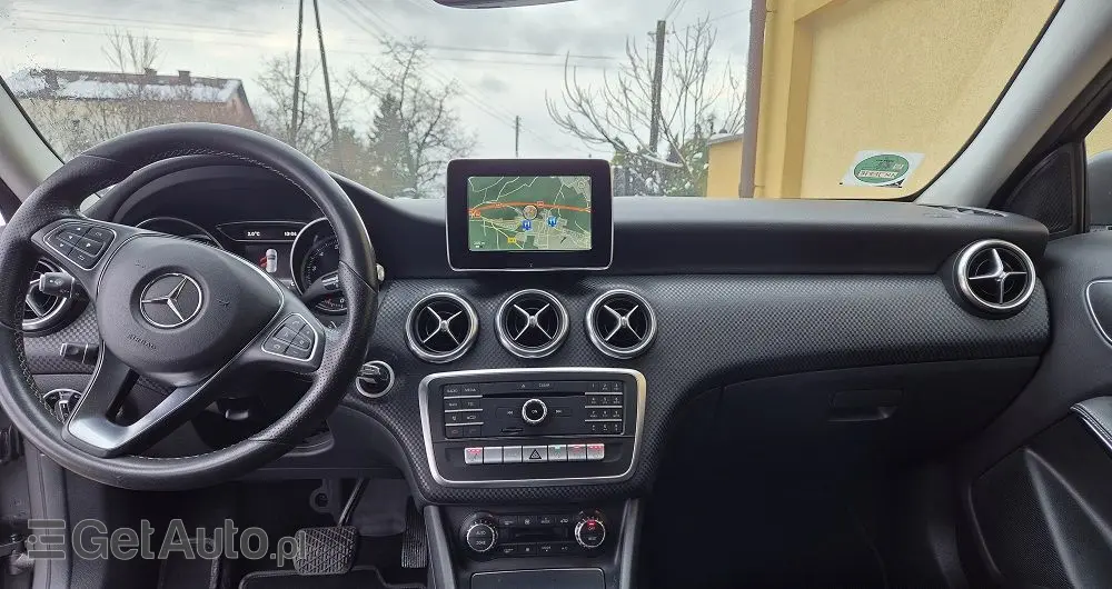 MERCEDES-BENZ Klasa A 180 7G-DCT Urban