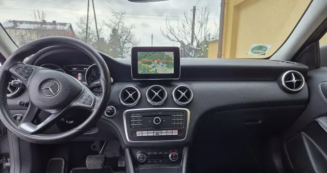 MERCEDES-BENZ Klasa A 180 7G-DCT Urban