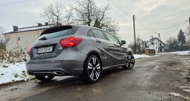 MERCEDES-BENZ Klasa A 180 7G-DCT Urban