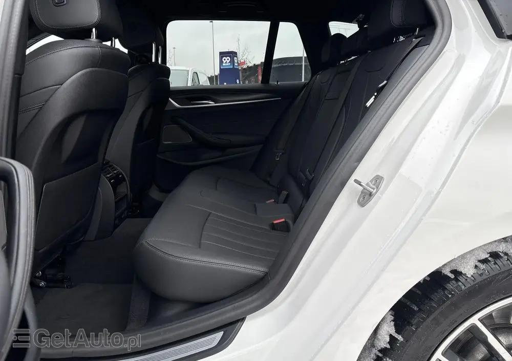 BMW Seria 5 530i xDrive mHEV M Sport sport