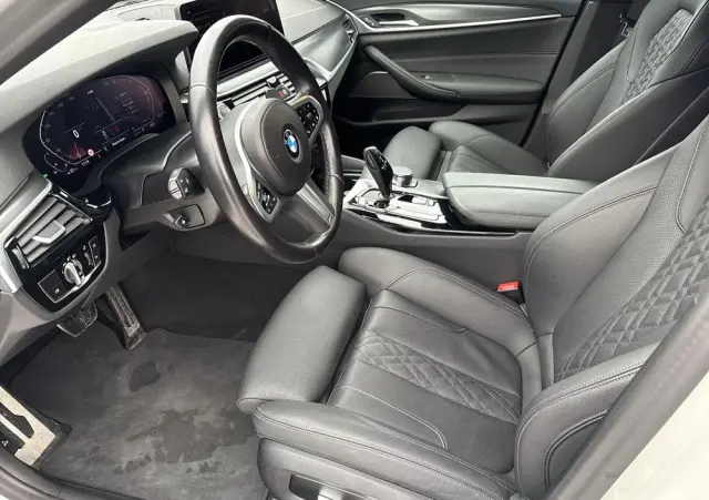 BMW Seria 5 530i xDrive mHEV M Sport sport