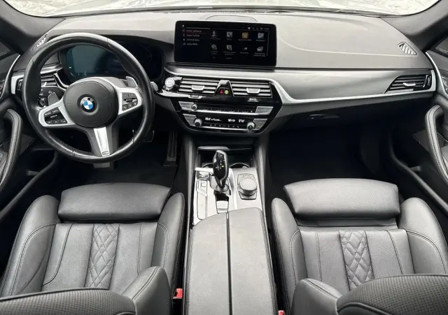 BMW Seria 5 530i xDrive mHEV M Sport sport