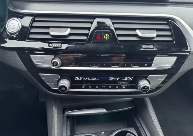 BMW Seria 5 530i xDrive mHEV M Sport sport