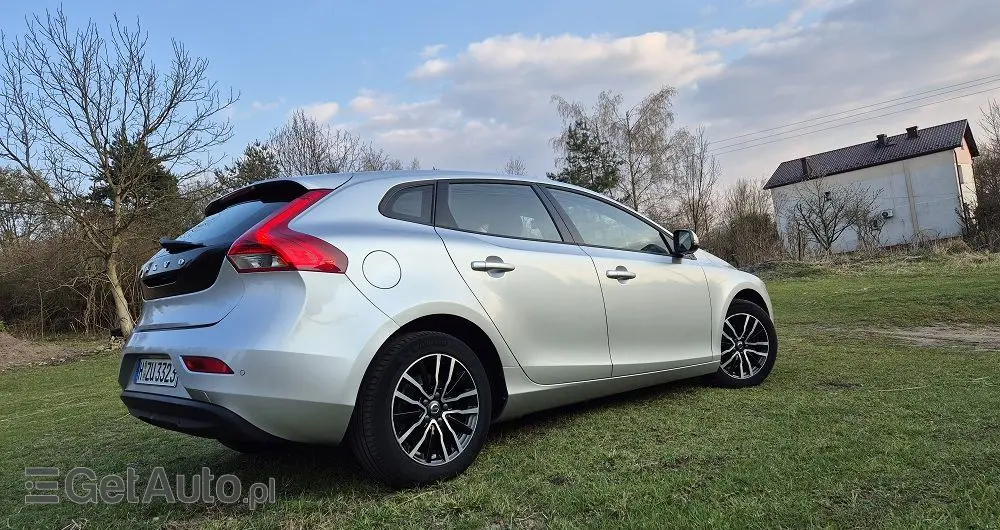 VOLVO V40 D2 Momentum