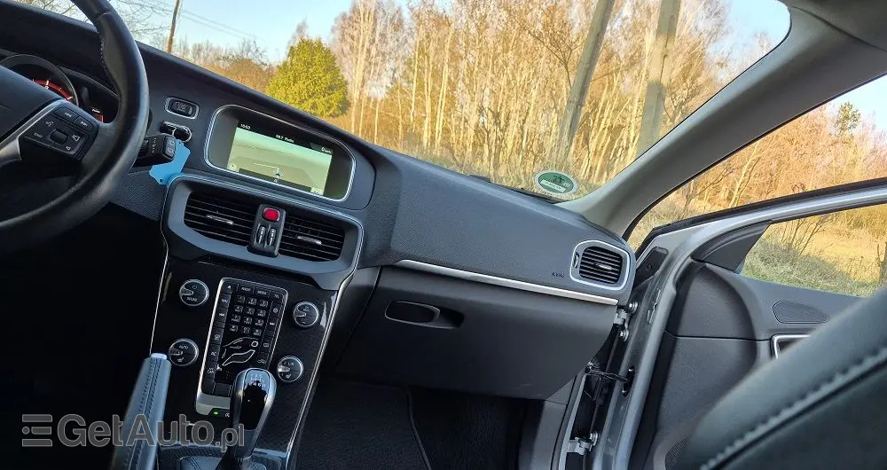 VOLVO V40 D2 Momentum