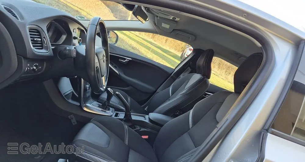 VOLVO V40 D2 Momentum