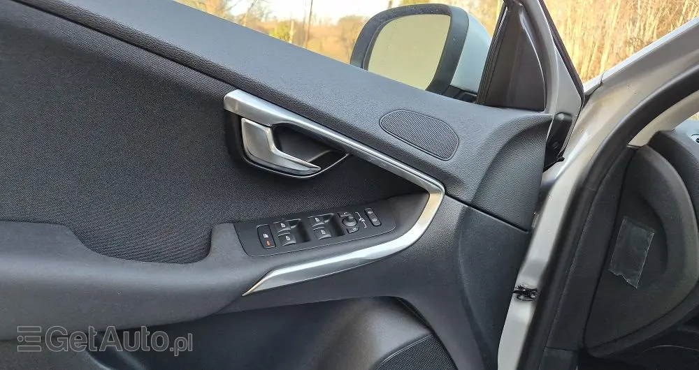 VOLVO V40 D2 Momentum