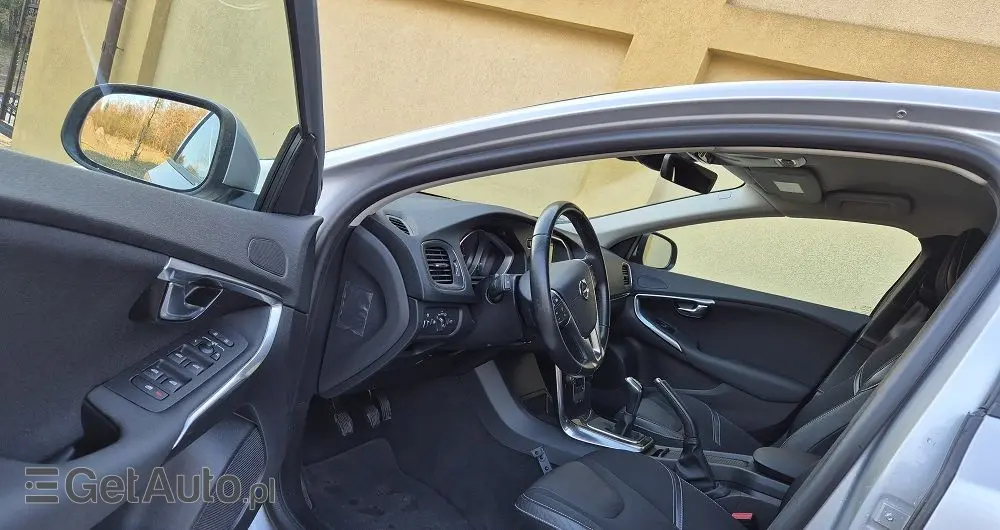 VOLVO V40 D2 Momentum