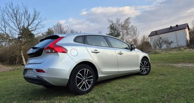 VOLVO V40 D2 Momentum