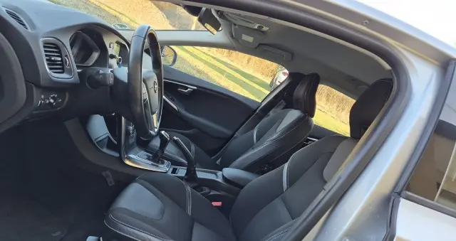 VOLVO V40 D2 Momentum