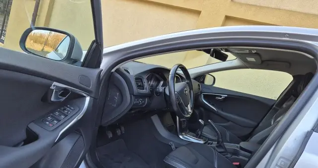 VOLVO V40 D2 Momentum