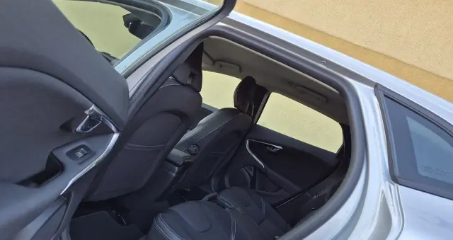 VOLVO V40 D2 Momentum