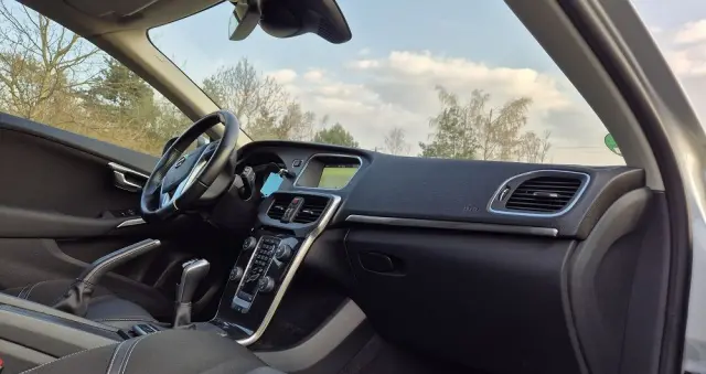 VOLVO V40 D2 Momentum