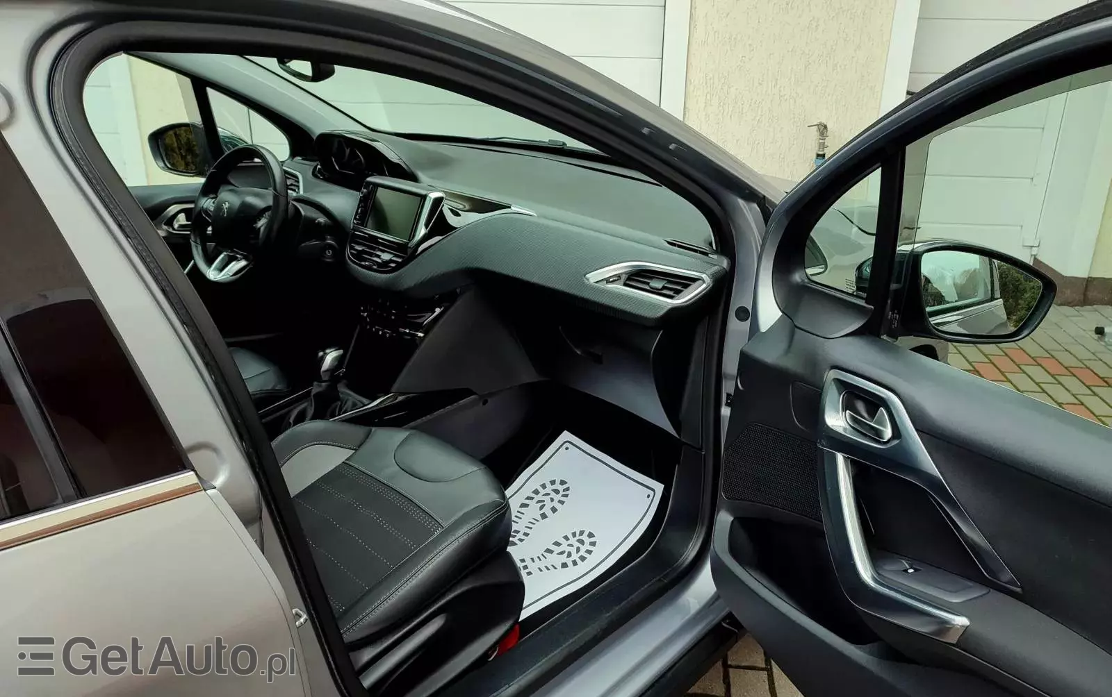 PEUGEOT 2008 PureTech 82 Allure