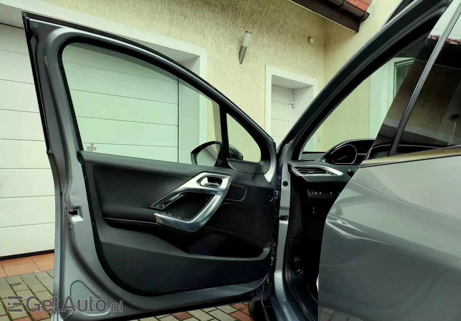 PEUGEOT 2008 PureTech 82 Allure